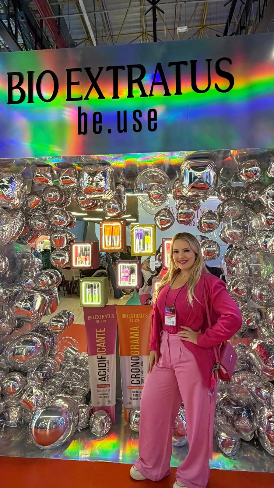 Alessandra no estande da Bio Extratus Be.use
